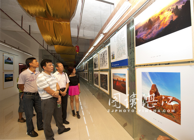 第三屆“廣東省十大攝影家”作品展覽在湛江開(圖1) 第三屆“廣東省十大攝影家”作品展覽在湛江開(圖1)