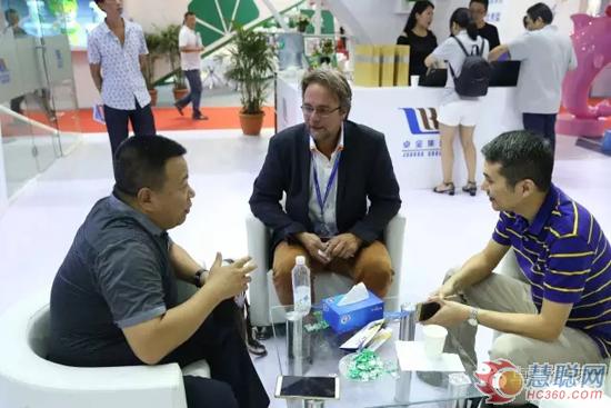 卓寶亮相第十四屆中國國際防水展(圖5) 引領(lǐng)防水智造 卓寶亮相第十四屆中國國際防水展