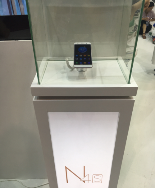 360展臺設計 手機N4S“驚鴻一瞥”天翼展(圖1) 2016天翼展直擊:N4S提前驚現360手機全系產品亮相370