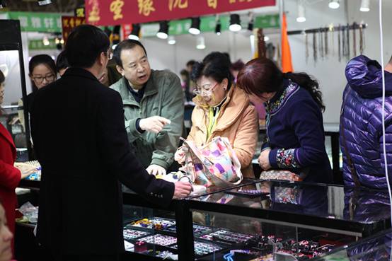 第六屆山東文博會 珠寶玉石展區(qū)有亮點(diǎn)(圖1) 第六屆山東文博會 珠寶玉石展區(qū)有亮點(diǎn)(圖1)