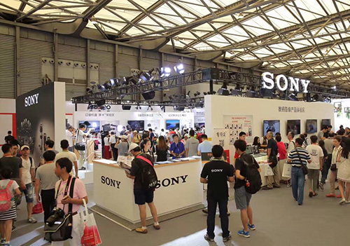 第十八屆國(guó)際攝影器材展在滬開幕(圖2)