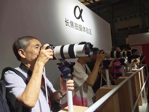 第十八屆國(guó)際攝影器材展在滬開幕(圖3)
