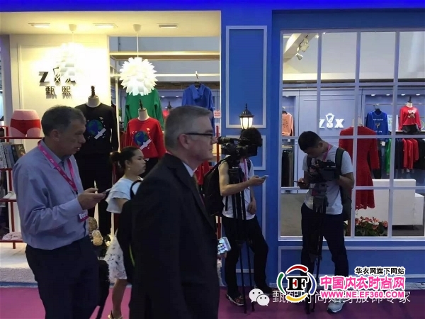 甄熙帶你進(jìn)入 人氣爆棚深圳國(guó)際內(nèi)衣展(圖5) 甄熙帶你進(jìn)入 人氣爆棚深圳國(guó)際內(nèi)衣展(圖5)