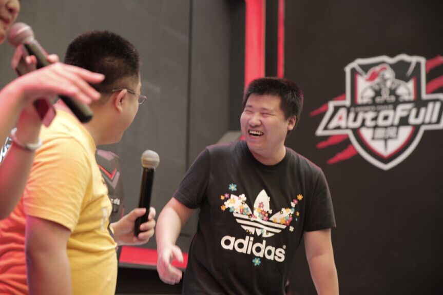 AutoFull傲風(fēng)電競(jìng)椅,2016China Joy展上大放異彩(圖3) AutoFull傲風(fēng)首創(chuàng)網(wǎng)布靠背電競(jìng)椅,2016China Joy展上大放異彩!