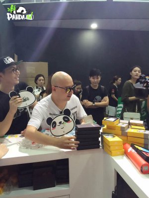 冰火碰撞 CJ最火日熊貓TV展臺迎來宿命對決(圖5) 冰火碰撞 CJ最火日熊貓TV展臺迎來宿命對決