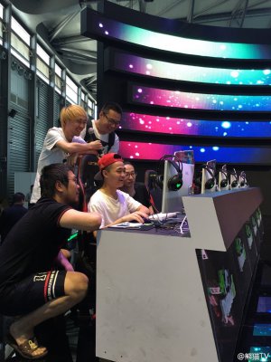 冰火碰撞 CJ最火日熊貓TV展臺迎來宿命對決(圖1) 冰火碰撞 CJ最火日熊貓TV展臺迎來宿命對決