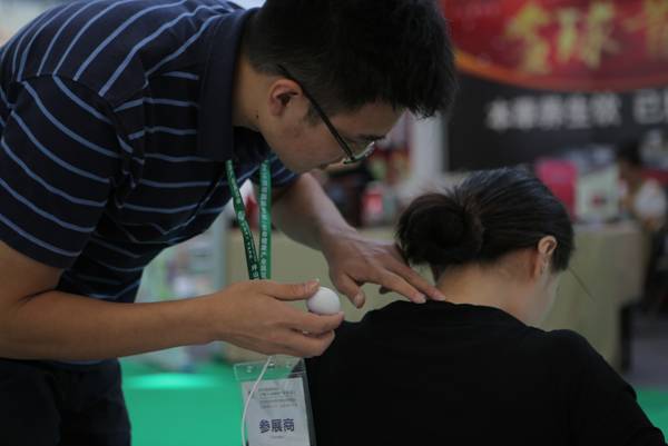 深圳生物健康展,新一代智能艾灸儀受追捧(圖3) 深圳生物健康展,新一代智能艾灸儀受追捧(圖3)