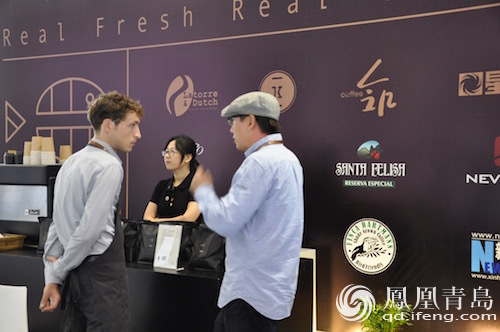青島國際咖啡展第二日 中韓冠軍聯盟賽精彩紛呈(圖3) 青島國際咖啡展第二日 中韓冠軍聯盟賽精彩紛呈(圖3)