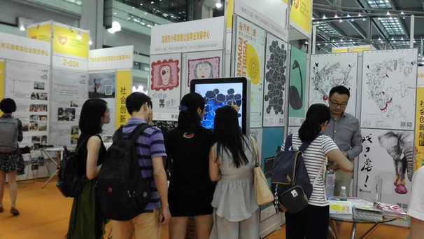 “小鴨嘎嘎”游進慈展會 邀你一起擦擦擦(圖2) “小鴨嘎嘎”游進慈展會 邀你一起擦擦擦(圖2)