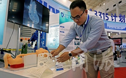 多功能育嬰箱、管道機器人…快來會展中心看高科“尖貨”