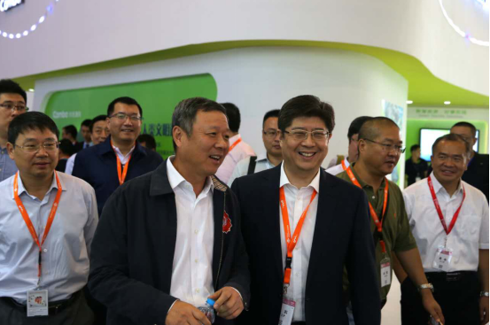 馮幸出席國際信息通信展開幕式 王曉初到訪樂視展臺 馮幸出席國際信息通信展開幕式 王曉初到訪樂視展臺