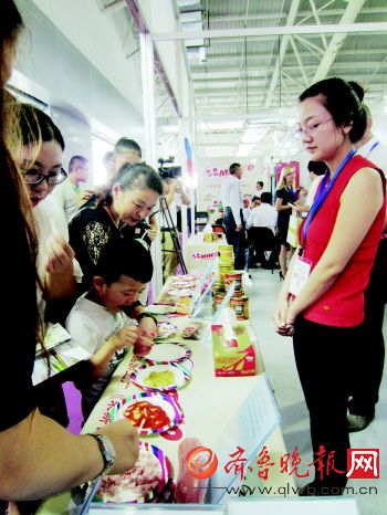 臨沂商博會：進口商品展區(qū)嗨到停不下來(圖2)