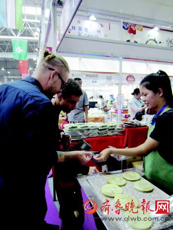 臨沂商博會：進口商品展區(qū)嗨到停不下來(圖3)